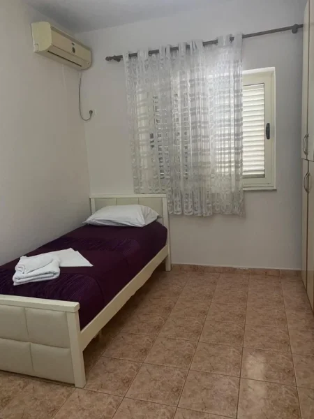 Tirane, jepet me qera apartament 3+1 Kati 1, 117 m² 