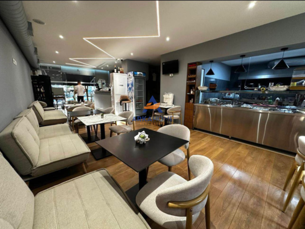 Tirane, shitet ambjent biznesi Kati 3, 105 m² 