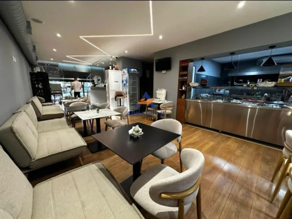 Tirane, shitet ambjent biznesi Kati 3, 105 m² 