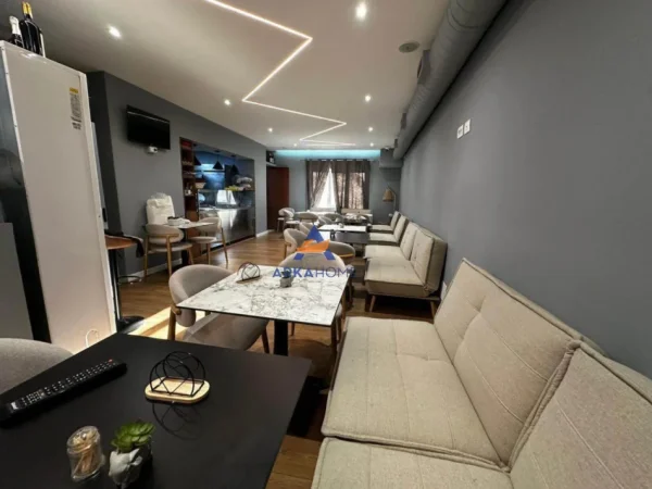 Tirane, shitet ambjent biznesi Kati 3, 105 m² 