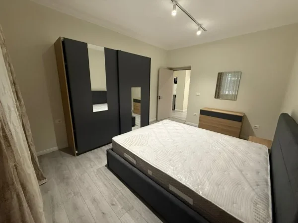 Tirane, jepet me qera apartament 2+1 Kati 1, 80 m² 850 € (Bllok, Rruga “Lidhja e Prizrenit”)