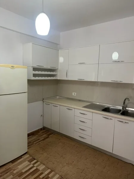 JEPET APARTAMENT 1+1 ME QERA PERBALLE SPITALIT AMERIKAN 3,  500 €uro