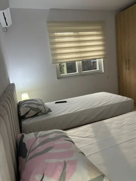 Tirane, jepet me qera apartament 1+1 Kati 1,