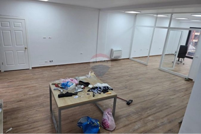Tirane, jepet me qera ambjent biznesi , 300 m² 3.000 € (rruga e kavajes)