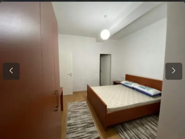 Tirane, jepet me qera apartament 3+1 Kati 5, 120 m² 650 € 