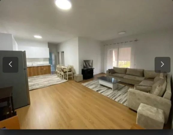 Tirane, jepet me qera apartament 3+1 Kati 5, 120 m² 650 € 