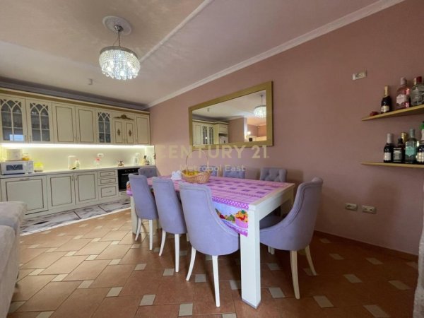 Tirane, jepet me qera Vile 2 Katshe Kati 2, 1.000 € (Sauk)