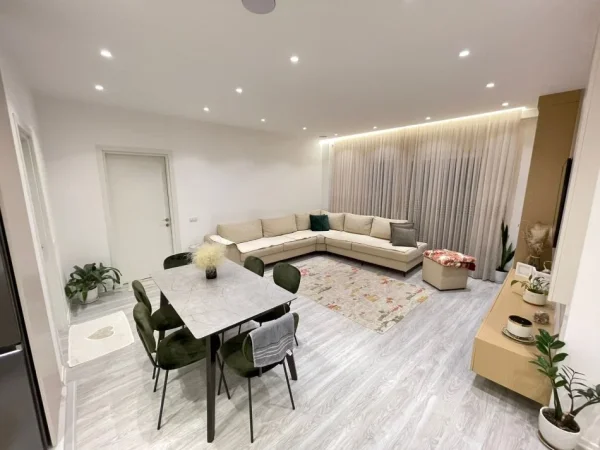 Tirane, jepet me qera apartament 2+1 Kati 3, 100 m² 850 € 