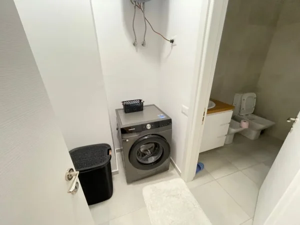 Tirane, jepet me qera apartament 2+1 Kati 3, 100 m² 850 € 