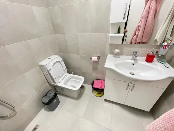 Tirane, jepet me qera apartament 2+1 Kati 3, 100 m² 850 € 