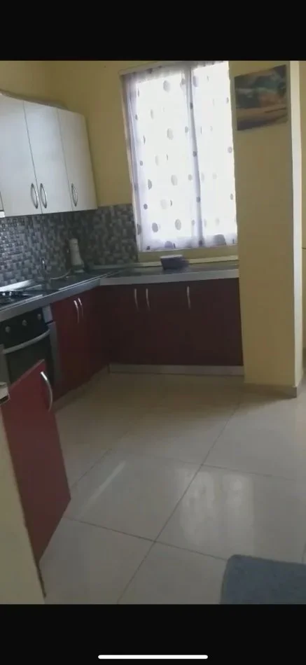 Tirane, jepet me qera shtepi 3+1 Kati 2, 120 m² 300 € (Ali Demi)