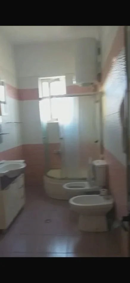 Tirane, jepet me qera shtepi 3+1 Kati 2, 120 m² 300 € (Ali Demi)