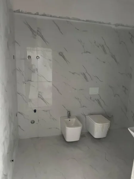 Tirane, jepet me qera ambjent biznesi Kati 0, 98 m² 500 € (Kamez)