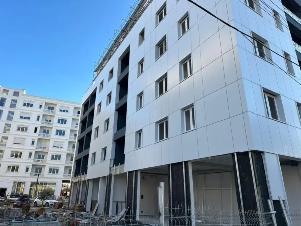 Tirane, jepet me qera ambjent biznesi Kati 0, 98 m² 500 € (Kamez)