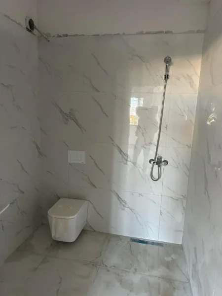 Tirane, jepet me qera ambjent biznesi Kati 0, 98 m² 500 € (Kamez)
