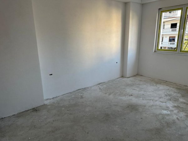 Tirane, jepet me qera ambjent biznesi Kati 0, 98 m² 500 € (Kamez)