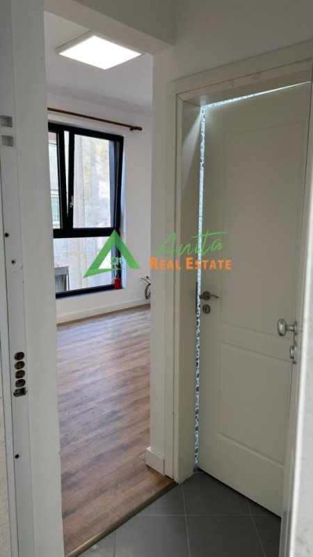 Tirane, jepet me qera zyre Kati 3, 20 m² 400 € (Rruga e Elbasanit)