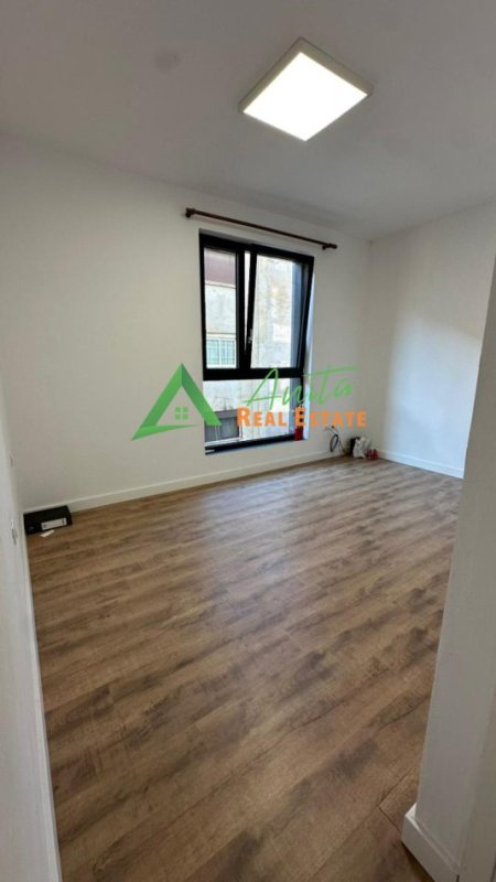 Tirane, jepet me qera zyre Kati 3, 20 m² 400 € (Rruga e Elbasanit)