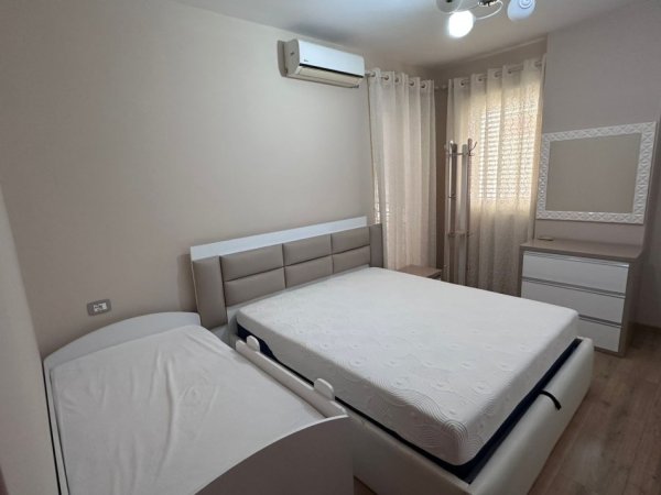 Tirane, jepet me qera 1+1 Kati 2, 65 m² 400 € (Pranë rrethit të Yzberishtit)