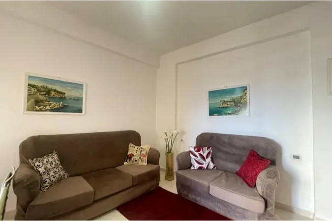 Vlore - Lungomare, jepet me qera apartament 1+1 Kati 3, 65 m² 300 € (Lungomare, Vlore)