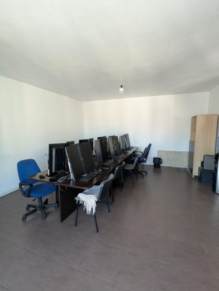 Tirane, jepet me qera zyre Kati 6, 112 m² 700 € (Zogu i Zi)