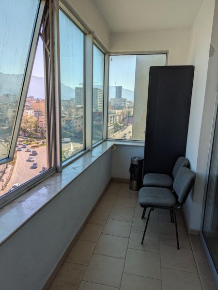 Tirane, jepet me qera zyre Kati 6, 112 m² 700 € (Zogu i Zi)