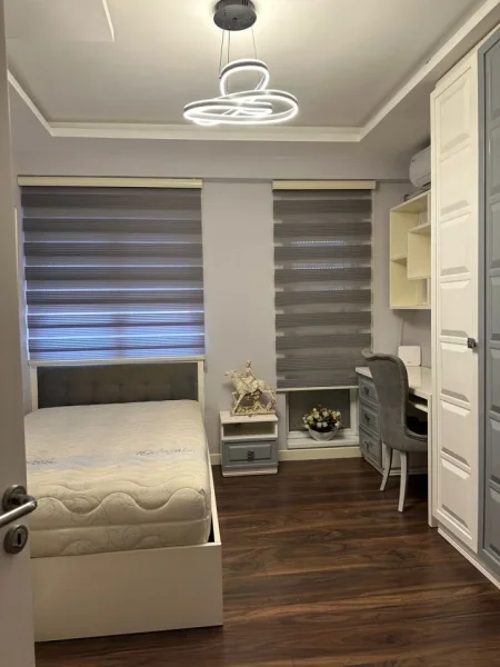 Tirane, jepet me qera apartament 3+1 Kati 2, 1.000 € 