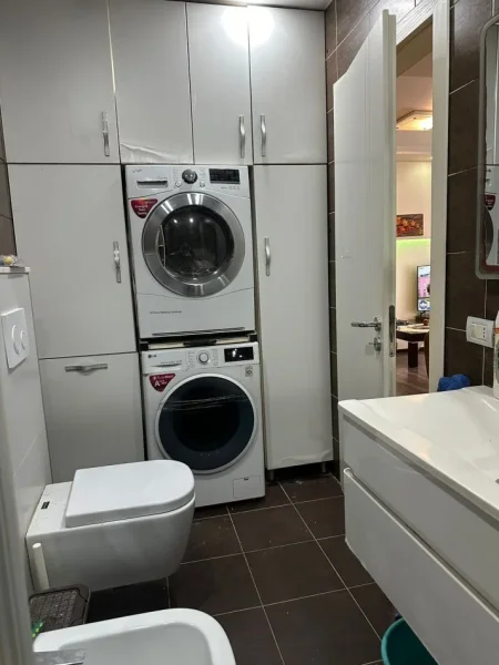 Tirane, jepet me qera apartament 3+1 Kati 2, 1.000 € 