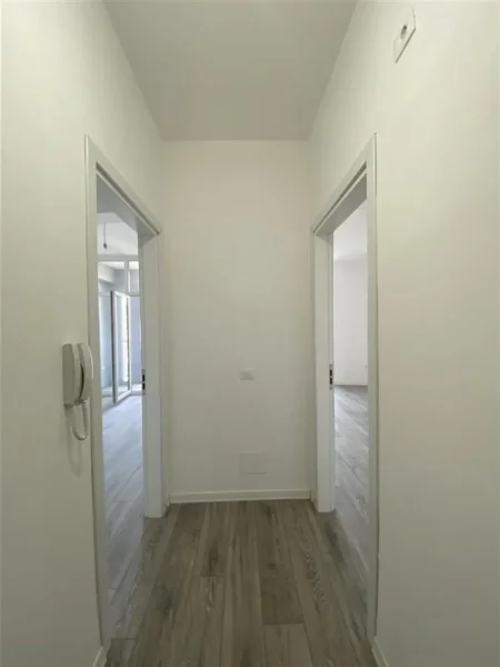 Tirane, jepet me qera zyre Kati 6, 70 m² 700 € (KOMUNA E PARISIT)