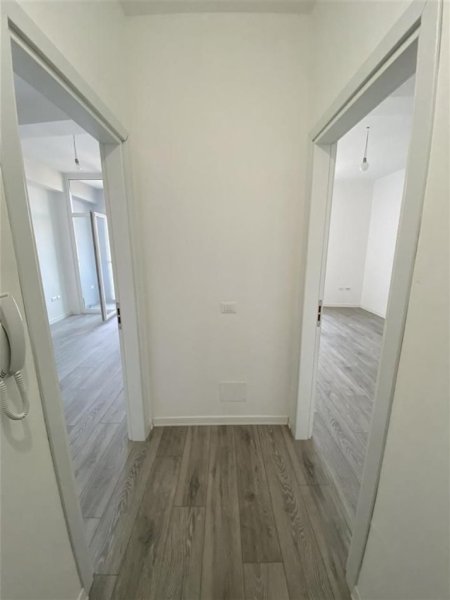 Tirane, jepet me qera zyre Kati 6, 70 m² 700 € (KOMUNA E PARISIT)