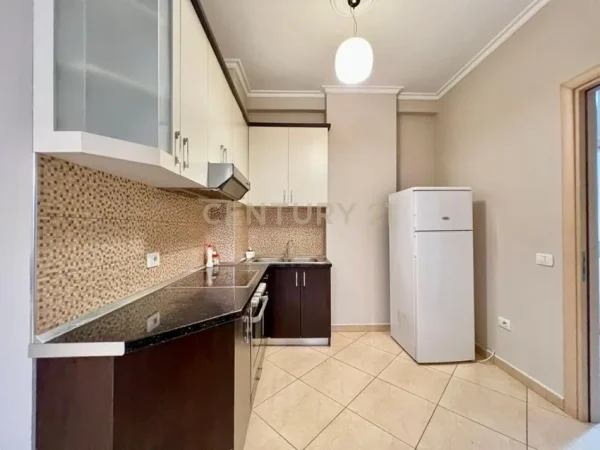 Tirane, jepet me qera apartament 1+1+Aneks+Ballkon Kati 5, 67 m² 460 € (Neom128663)