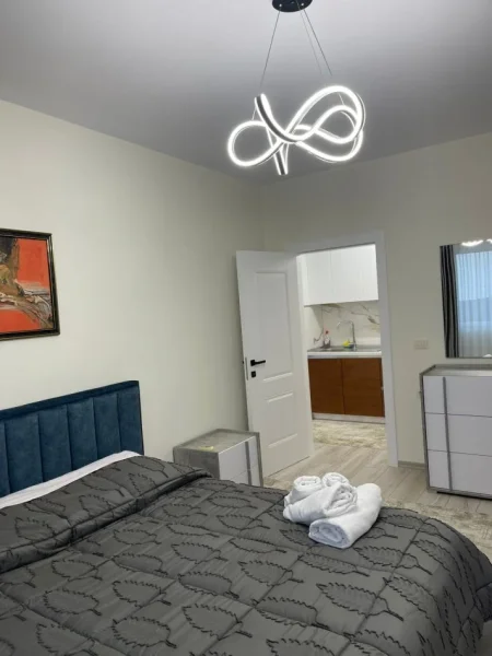 Tirane, jepet me qera apartament 1+1+Ballkon Kati 8, 70 m² 900 € (Rruga e Kosovareve)