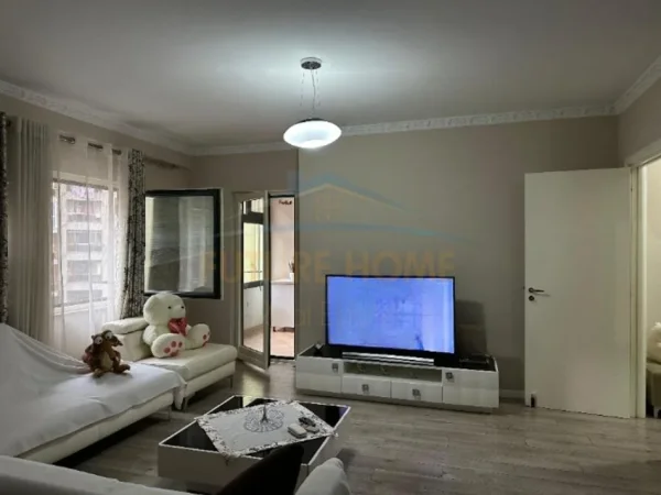 Tirane, shitet apartament 2+1 Kati 5, 105 m² 250.000 € (Stacioni i Trenit)