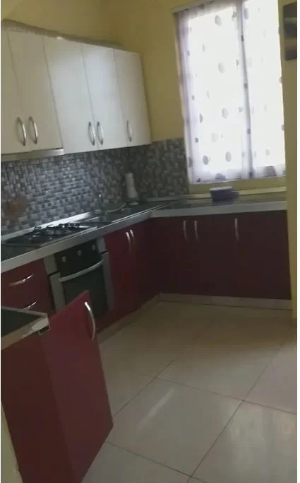 Tirane, jepet me qera shtepi 3+1 Kati 1, 100 m² 300 € (Rruga Mihal Grameno)