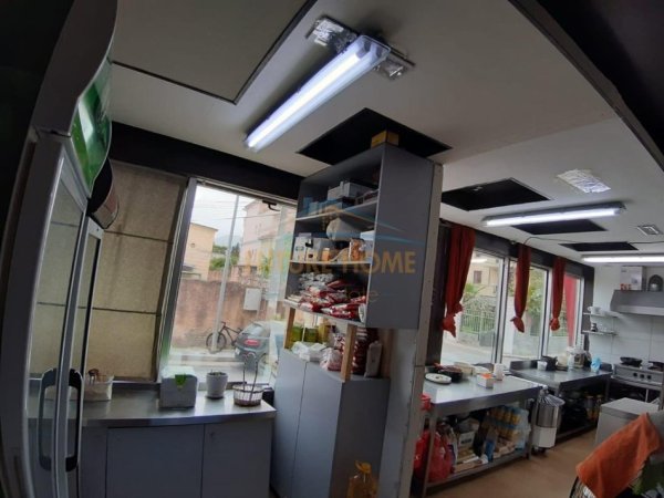 Tirane, jepet me qera bar-resorant Kati 0, 154 m² 1.400 € (Zogu i Zi , Rr. At Zef Valentini)