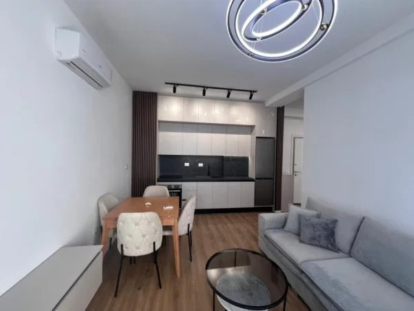 Tirane, jepet me qera apartament 1+1 Kati 3, 65 m² 450 € (Ali Dem)
