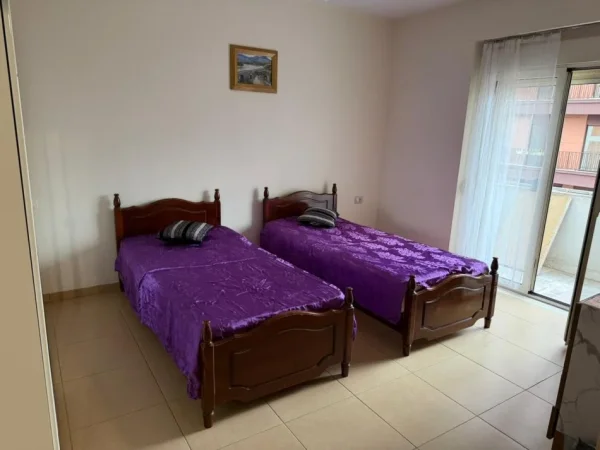 Tirane, jepet me qera apartament 2+1 Kati 4, 90 m² 600 € (Myslym Shyri)