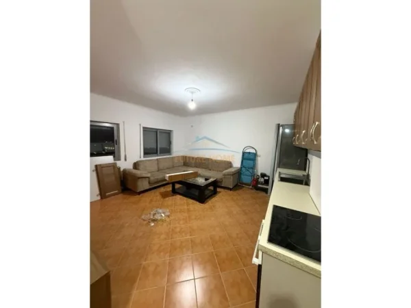 Tirane, jepet me qera apartament 1+1 Kati 6, 68 m² 400 € (KOMBINAT)