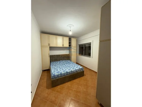 Tirane, jepet me qera apartament 1+1 Kati 6, 68 m² 400 € (KOMBINAT)