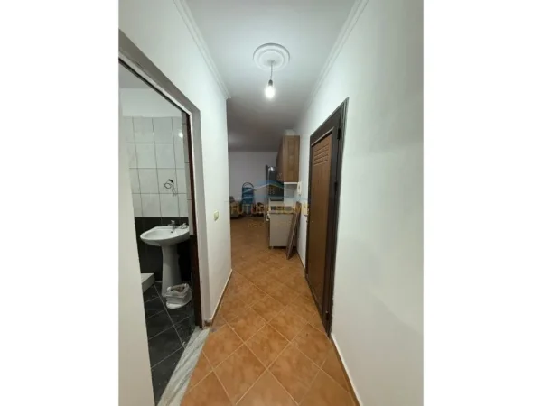 Tirane, jepet me qera apartament 1+1 Kati 6, 68 m² 400 € (KOMBINAT)