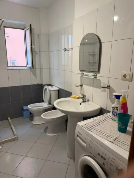 Tirane, jepet me qera apartament 2+1 Kati 4, 90 m² 600 € (Myslym Shyri)