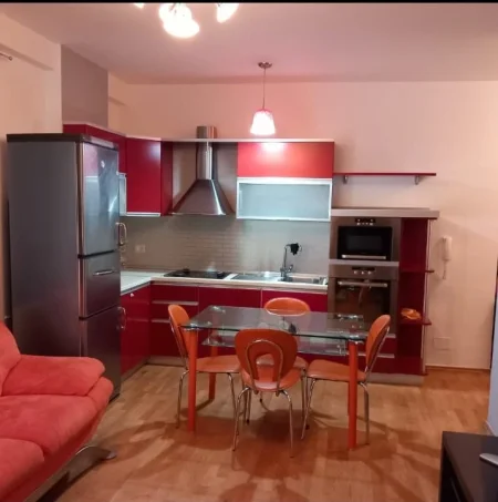 Tirane, jepet me qera apartament 1+1 Kati 4, 600 € 