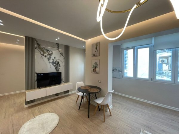 Tirane, shitet apartament 1+1 Kati 5, 87 m² 235.000 € (Rruga "Barrikadave")