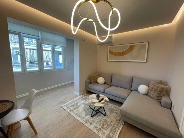 Tirane, shitet apartament 1+1 Kati 5, 87 m² 235.000 € (Rruga "Barrikadave")