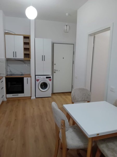 Tirane, jepet me qera apartament 1+1+Ballkon Kati 7, 50 m² 400 € (ALI DEMI)