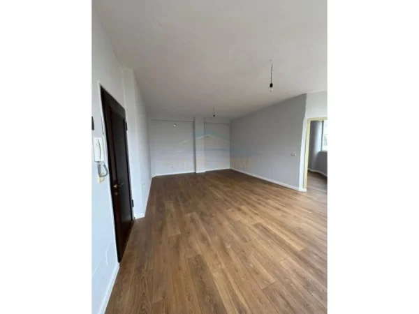 Tirane, shitet apartament 1+1 Kati 3, 64 m² 84.000 € (FRESK)