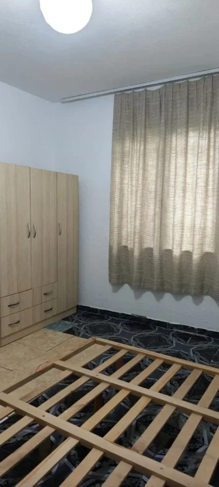 Tirane, jepet me qera shtepi 2+1 Kati 1, 90 m² 380 € (Rruga Ali Visha)