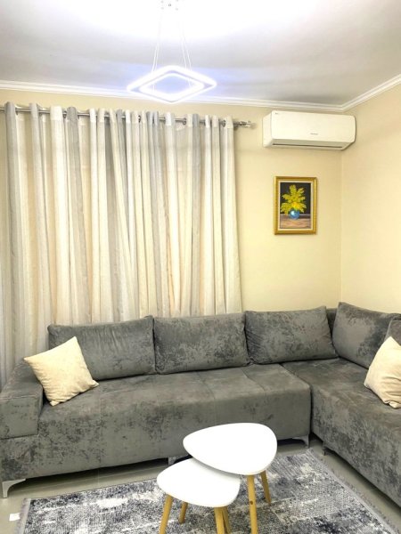 Jepet Super Hyrje 1+1 me Qera ne Laprake,  400 €