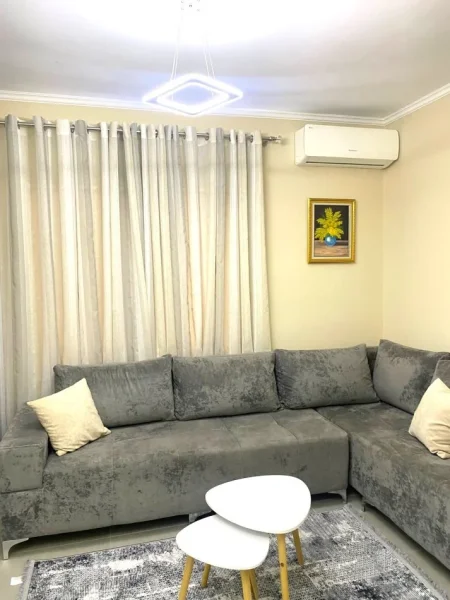 Jepet Super Hyrje 1+1 me Qera ne Laprake,  400 €