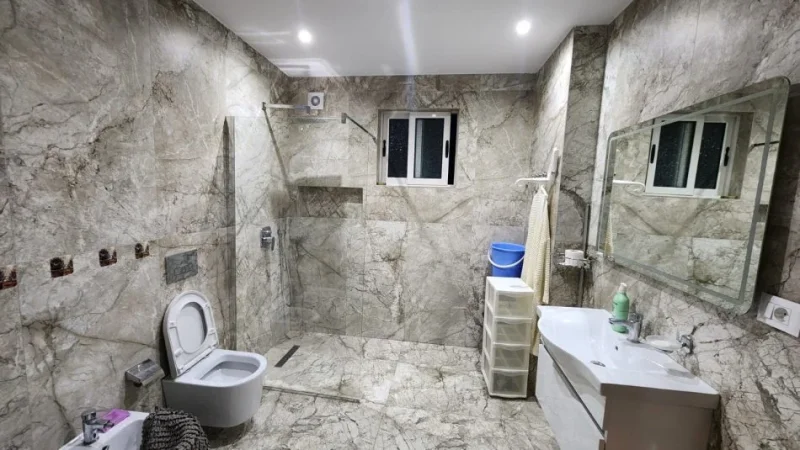 Tirane, jepet me qera apartament 3+1 Kati 6, 700 € 